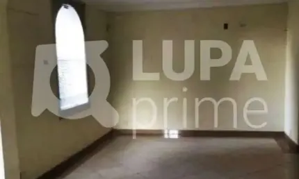 Casa comercial com 257m² de área construída à venda em santana