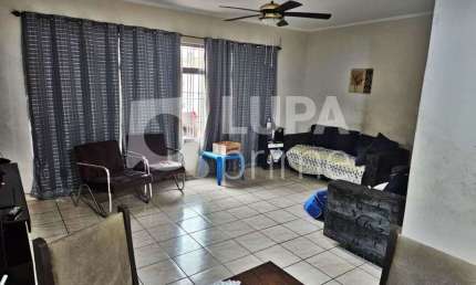 CASA COM 3 QUARTOS E 3 VAGAS DE GARAGEM À VENDA NO PARQUE NOVO MUNDO