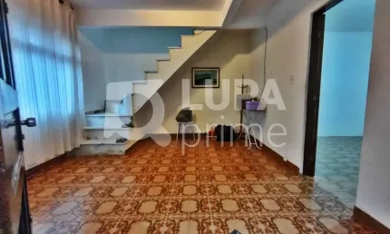 CASA COM 2 QUARTOS E 2 VAGAS DE GARAGEM À VENDA NO PARQUE NOVO MUNDO