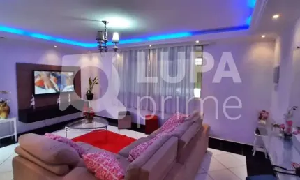 CASA COM 4 QUARTOS E 4 VAGAS DE GARAGEM À VENDA EM GUARULHOS