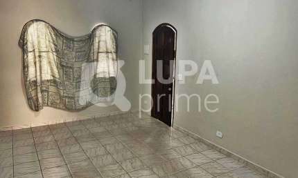 CASA COM 2 QUARTOS E 2 VAGAS DE GARAGEM À VENDA NA VILA SABRINA