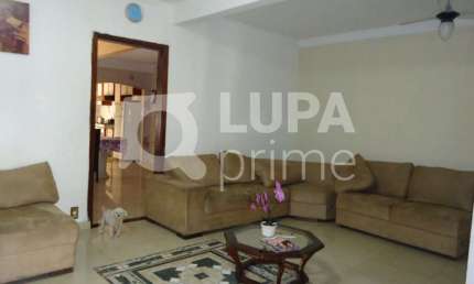 CASA COM 4 QUARTOS E 2 VAGAS DE GARAGEM PARA LOCAÇÃO EM SANTANA