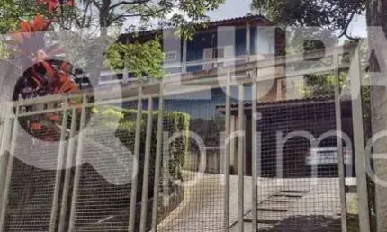 Casa Térrea com 3 dormitórios sendo 1 suíte á venda na Estrada Da Roseira