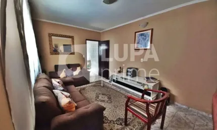 CASA COM 3 QUARTOS E 2 VAGAS DE GARAGEM À VENDA NO PARQUE EDU CHAVES
