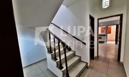 CASA COM 3 QUARTOS E 2 VAGAS DE GARAGEM À VENDA NO JARDIM GUANÇA