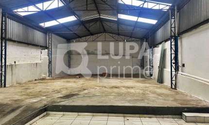 GALPÃO COMERCIAL COM 450M² PARA LOCAÇÃO NA VILA GUSTAVO