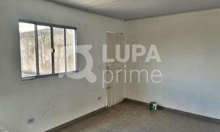CASA COM 1 QUARTO E 1 VAGA DE GARAGEM PARA LOCAÇÃO NA VILA MEDEIROS