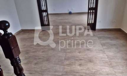CASA COM 3 QUARTOS E 3 VAGAS DE GARAGEM À VENDA NA VILA MARIA ALTA