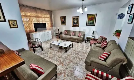 CASA COM 3 QUARTOS E 4 VAGAS DE GARAGEM À VENDA NO JARDIM GUANÇA