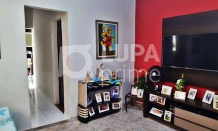 CASA COM 3 QUARTOS E 3 VAGAS DE GARAGEM À VENDA NA VILA SABRINA