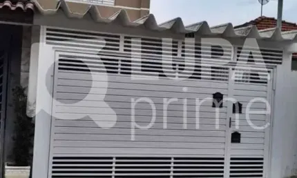 CASA COM 3 QUARTOS 01 suite E 2 VAGAS DE GARAGEM À VENDA EM VILA ISOLINA MAZZEI
