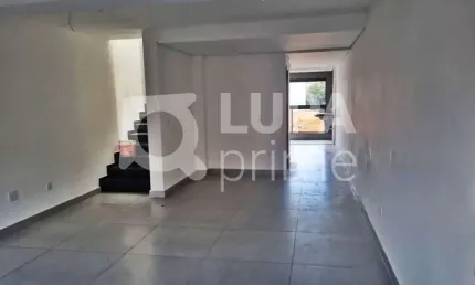 SOBRADO COM 3 DORMITÓRIOS Á VENDA  NA VILA DOM PEDRO LI