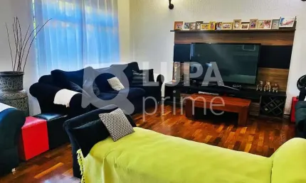 CASA COM 4 QUARTOS E 5 VAGAS DE GARAGEM À VENDA NO PARQUE NOVO MUNDO