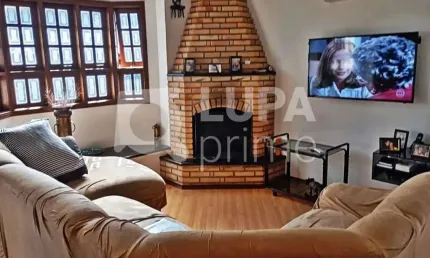 CASA COM 4 QUARTOS E 4 VAGAS DE GARAGEM À VENDA NA VILA MARIA ALTA