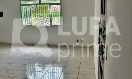 CASA COM 3 QUARTOS E 5 VAGAS DE GARAGEM À VENDA EM GUARULHOS