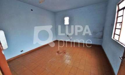 CASA COM 4 QUARTOS E 3 VAGAS DE GARAGEM À VENDA NA VILA MEDEIROS