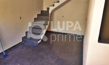CASA COM 3 QUARTOS E 2 VAGAS DE GARAGEM PARA LOCAÇÃO NA VILA EDE