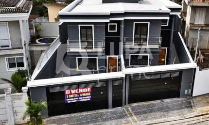 CASA COM 3 QUARTOS E 3 VAGAS DE GARAGEM À VENDA NO JARDIM GUAPIRA