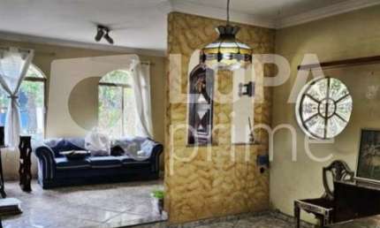 CASA COM 3 QUARTOS E 4 VAGAS DE GARAGEM À VENDA NO TUCURUVI