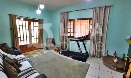CASA COM 2 QUARTOS E 4 VAGAS DE GARAGEM À VENDA NO PARQUE EDU CHAVES