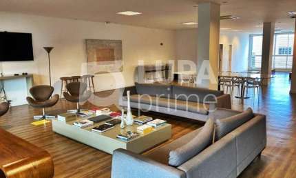 PRÉDIO COMERCIAL COM 3.883M² DE ÁREA CONSTRUÍDA À VENDA NA LUZ