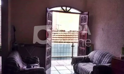 CASA COM 3 QUARTOS E 4 VAGAS DE GARAGEM Á VENDA NO CARRÃO