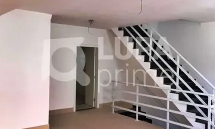 CASA COM 3 QUARTOS E 4 VAGAS DE GARAGEM À VENDA NA VILA FORMOSA