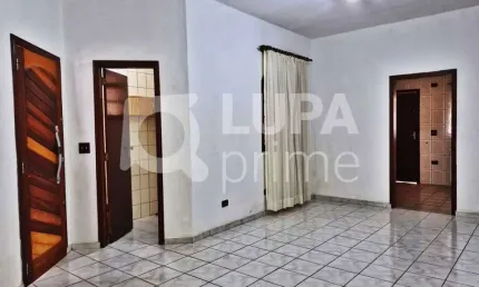 CASA COM 2 QUARTOS E 1 VAGA DE GARAGEM PARA LOCAÇÃO NA ÁGUA FRIA