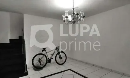 CASA COM 4 QUARTOS E 2 VAGAS DE GARAGEM À VENDA NA VILA MARIA