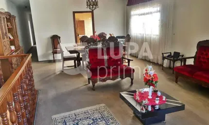 CASA COM 6 QUARTOS E 7 VAGAS DE GARAGEM À VENDA NA VILA MARIA ALTA