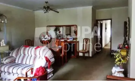 CASA COM 4 QUARTOS E 10 VAGAS DE GARAGEM À VENDA NO TREMEMBÉ