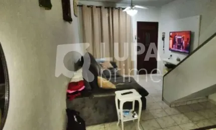 CASA COM 2 QUARTOS E 1 VAGA DE GARAGEM À VENDA EM SANTANA