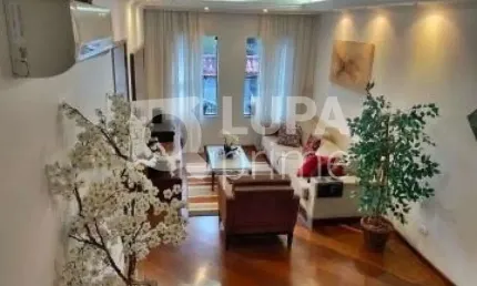 CASA COM 4 QUARTOS E 5 VAGAS DE GARAGEM À VENDA NA VILA NOVA MAZZEI