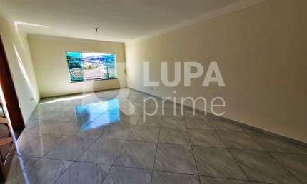CASA COM 3 QUARTOS E 4 VAGAS DE GARAGEM PARA LOCAÇÃO NO JARDIM VIRGINIA BIANCA