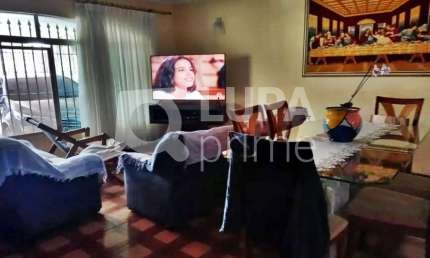 CASA COM 4 QUARTOS E 2 VAGAS DE GARAGEM À VENDA NO PARQUE NOVO MUNDO