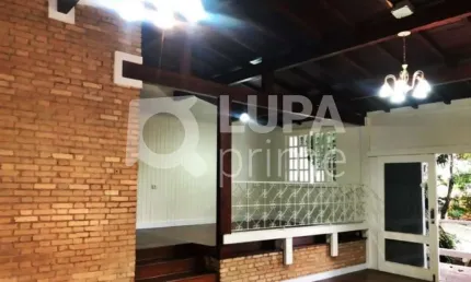 CASA COM 5 QUARTOS E 2 VAGAS DE GARAGEM À VENDA NO TREMEMBÉ