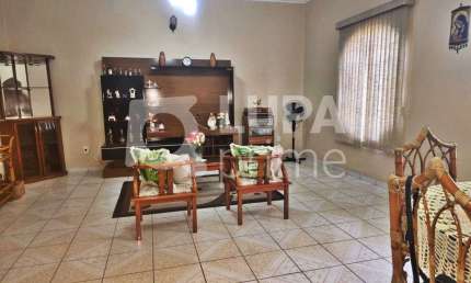 CASA COM 3 QUARTOS E 2 VAGAS DE GARAGEM PARA LOCAÇÃO NO JARDIM GUANÇA