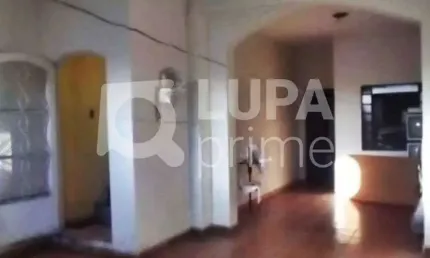 CASA COM 4 QUARTOS E 2 VAGAS DE GARAGEM À VENDA NA VILA ISOLINA MAZZEI