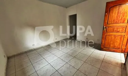 CASA COM 5 QUARTOS E 2 VAGAS DE GARAGEM PARA LOCAÇÃO NO TATUAPÉ