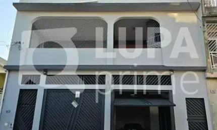 CASAS PARA RENDA, COM DOIS BLOCOS DE 4 CASAS, FINO ACABAMENTO,  COBERTURA PRINCIOAL COM 2 SUITES.