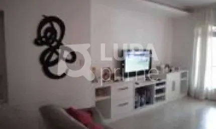 SOBRADO COM 4 QUARTOS E 3 VAGAS DE GARAGEM A VENDA NA PARADA INGLESA