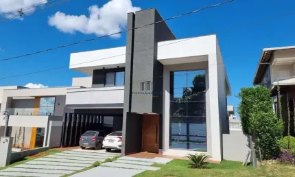 Casa em condomínio, 4 quartos com espaço gourmet e piscina.