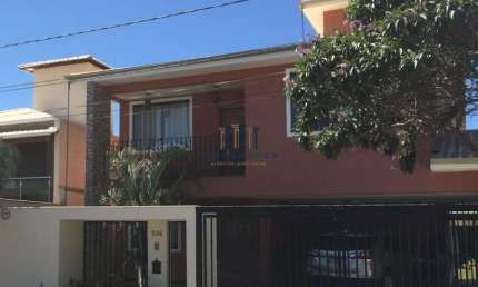 Casa colonial linda, com piscina 5 quartos em condomninio Vespasiano/MG