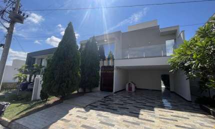 Linda casa com  3 suítes em Condomínio- Vespasiano.
