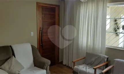 Casa térrea com 5 quartos à venda em Vila Carrão - SP