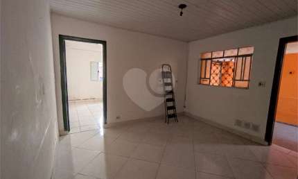 Casa térrea com 3 quartos à venda ou para locação em Jardim Textil - SP