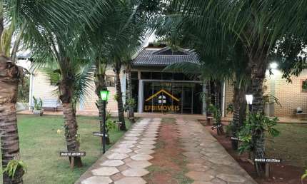 CASA AMPLA COM SALÃO NO PISO INFERIOR , IDEAL PARA INVESTIMENTO.
