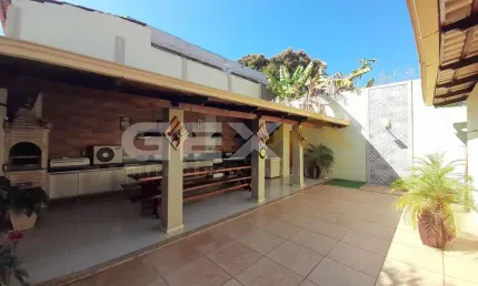 Casa com 5 quartos à venda na Rua Aracaju, 11, Nossa Senhora das Graças, Divinópolis