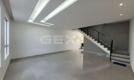 Casa com piscina e espaço gourmet completo no bairro Nações