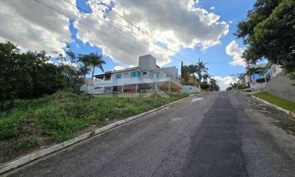 Lote à venda de 600m² sendo 20m X 30m no Condomínio Ville Royalle - Divinópolis/
